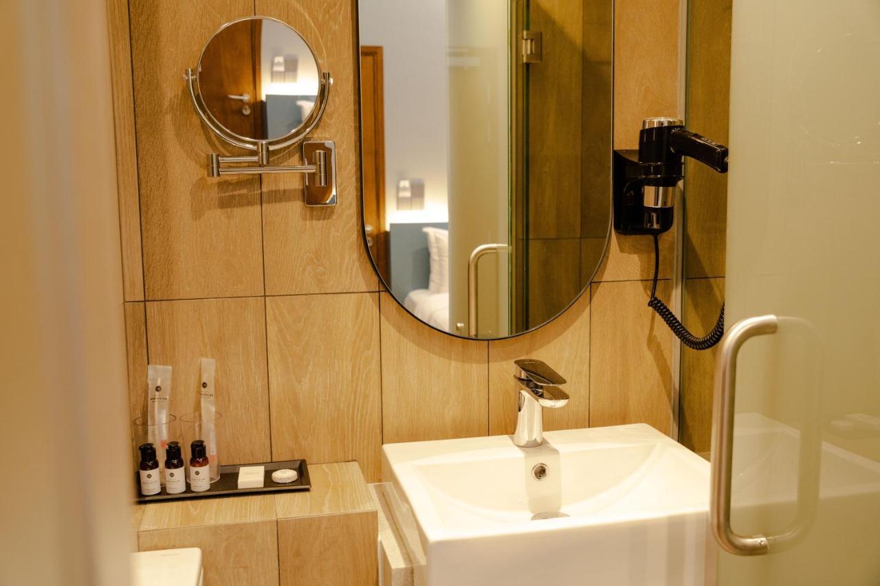 Hotel Bencoolen At Hong Kong Street Singapura